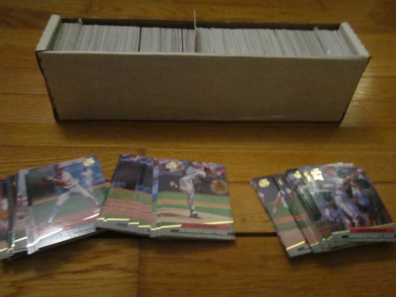 Box of 1992 Fleer Ultra baseball ca...