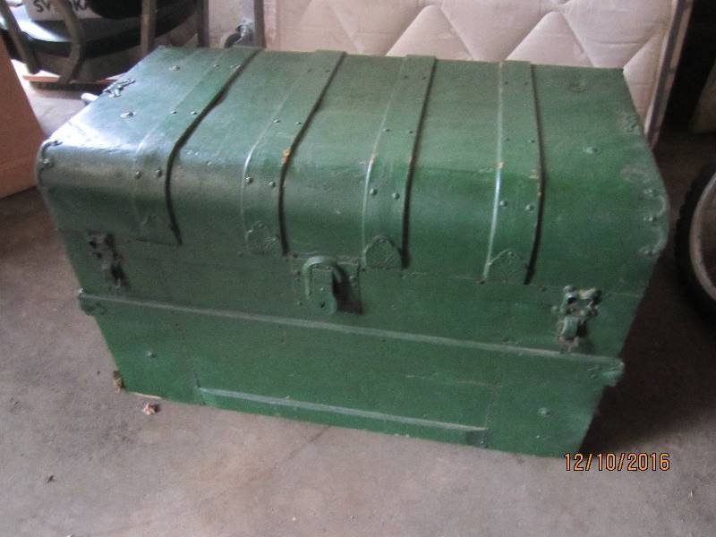lot 11 image: Vintage trunk, painted green...