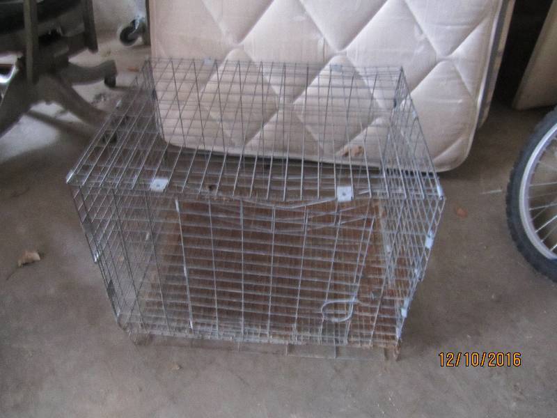 lot 17 image: Wire cage...