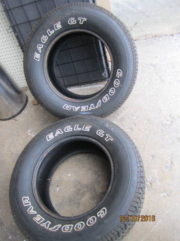 lot 27 image: 2 Tires with good tread, P255  60 ...