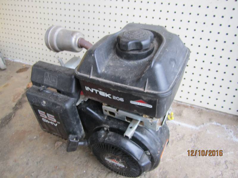lot 29 image: Briggs and Stratton Intek 206 motor...