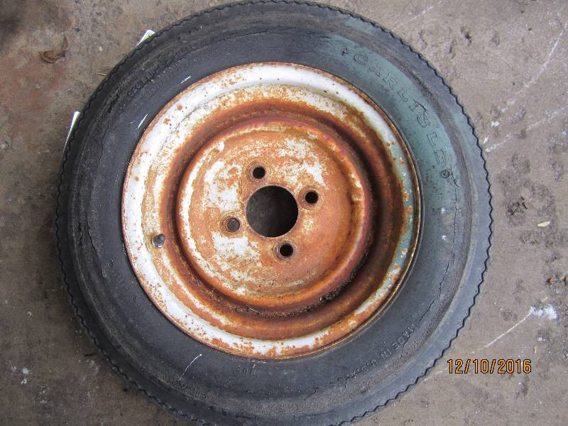 lot 30 image: Trailer tire, spare...