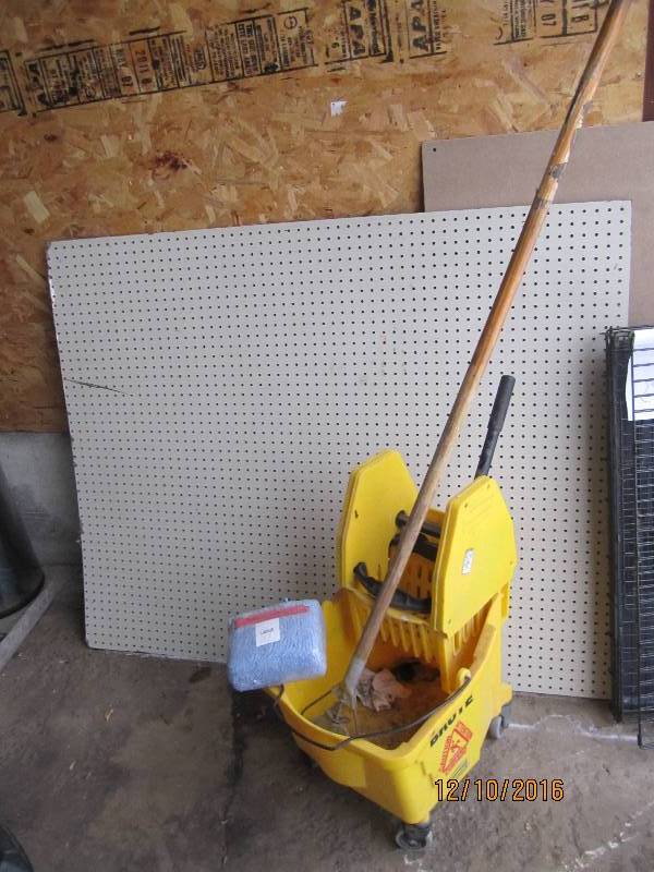 lot 32 image: Mop bucket and mop...