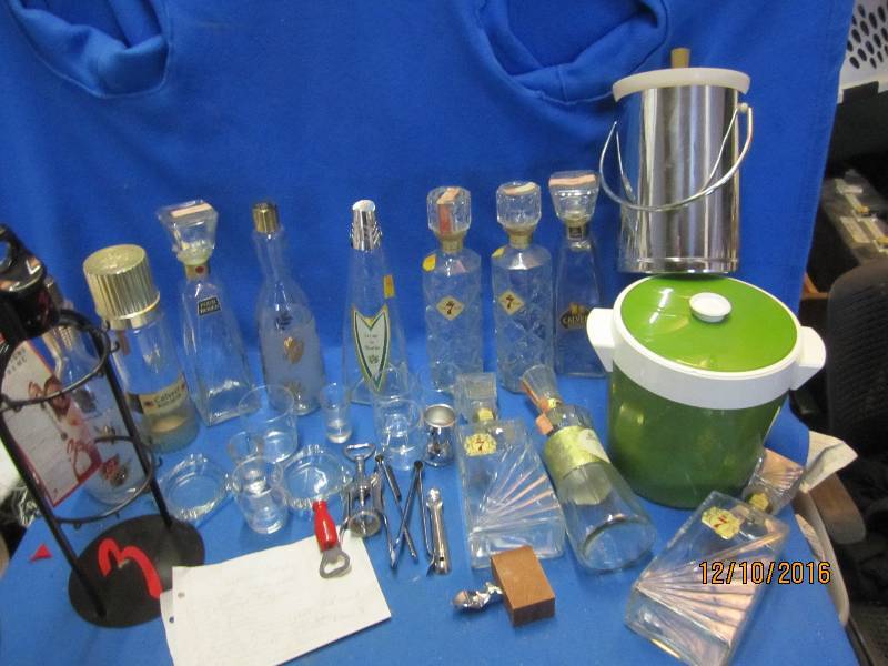 lot 26 image: Lot of vintage liquor bottles, ice ...