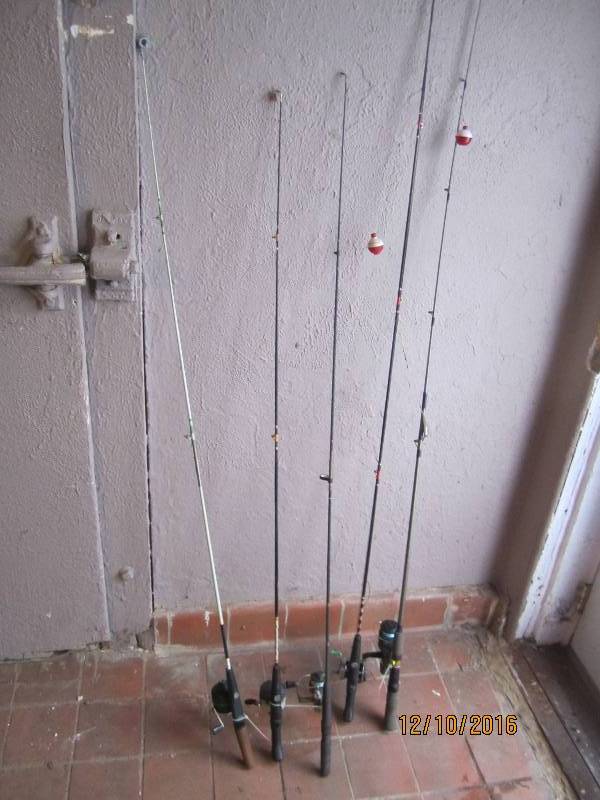 lot 42 image: Lot of 5 fishing rod and reels...