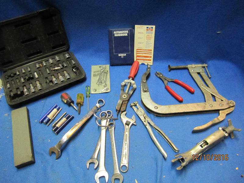 lot 60 image: Lot of automotive tools...