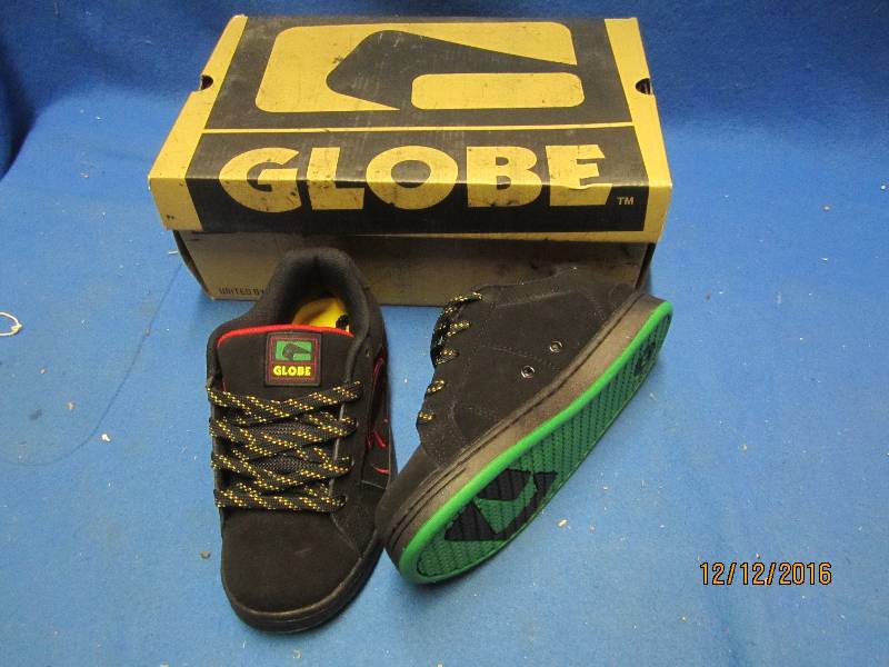 lot 75 image: New Globe size 2 shoes...