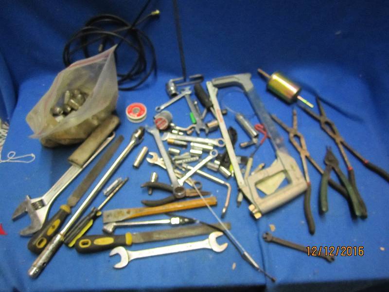 lot 78 image: Lot of hand tools and lug nuts...