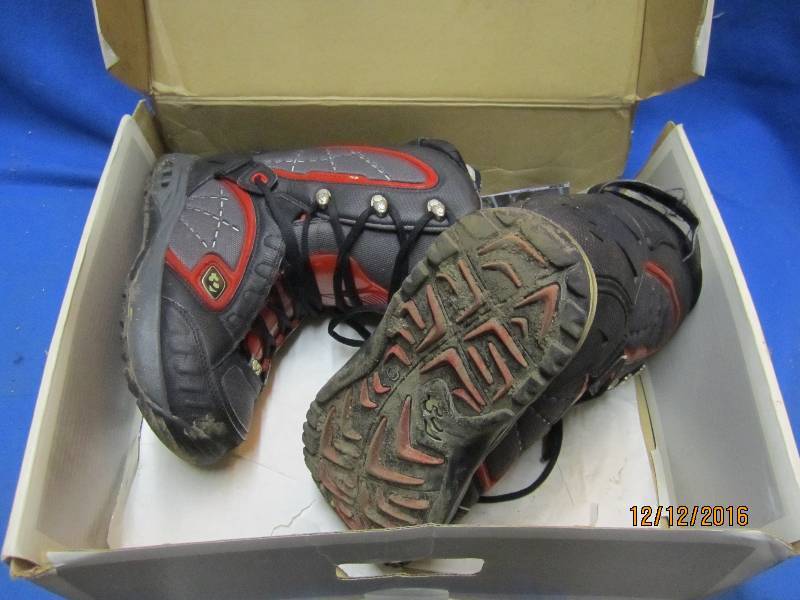lot 82 image: Thirty Two snowboard boots used ver...