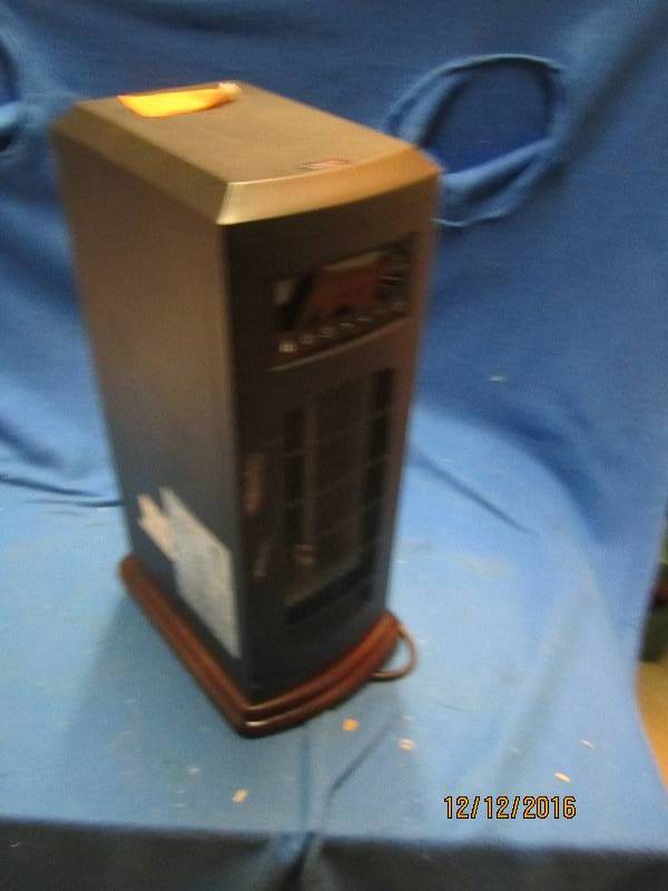 lot 83 image: Store demo electric heater...