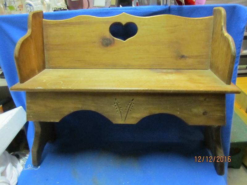 lot 93 image: Wood bench...