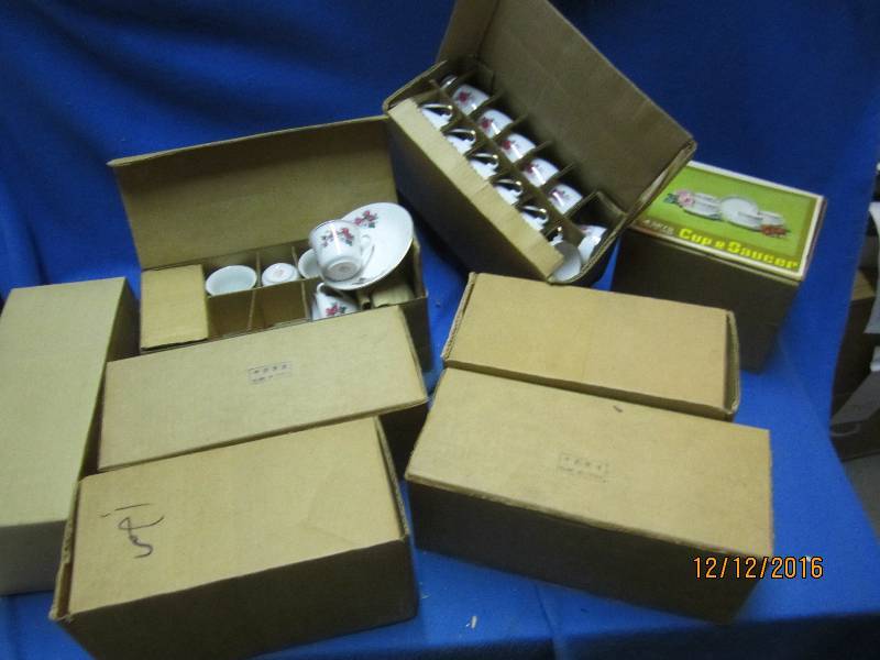 lot 100 image: Lot of nerw teacups and saucers...