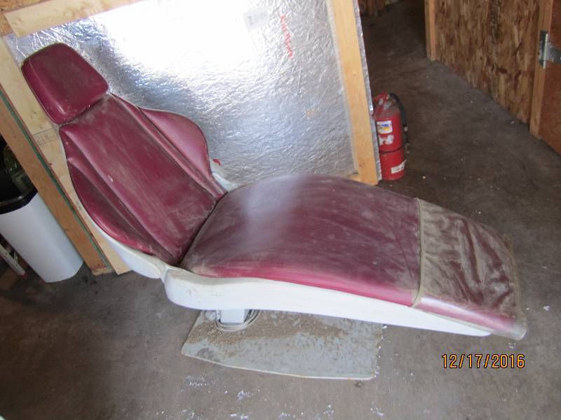 lot 102 image: Dentist chair, DOME Innovation, ele...