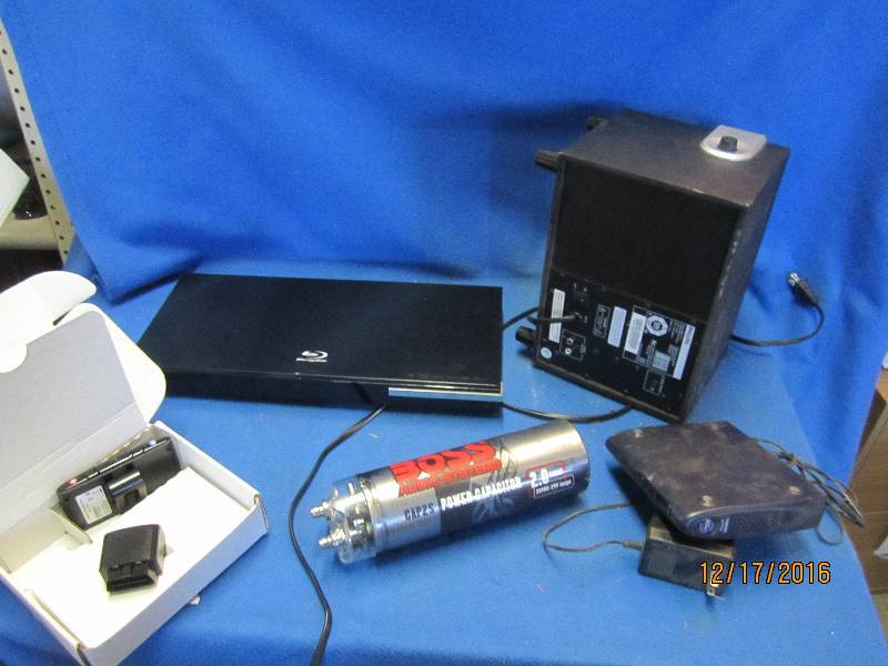 lot 122 image: Lot of electronics, powered speaker...