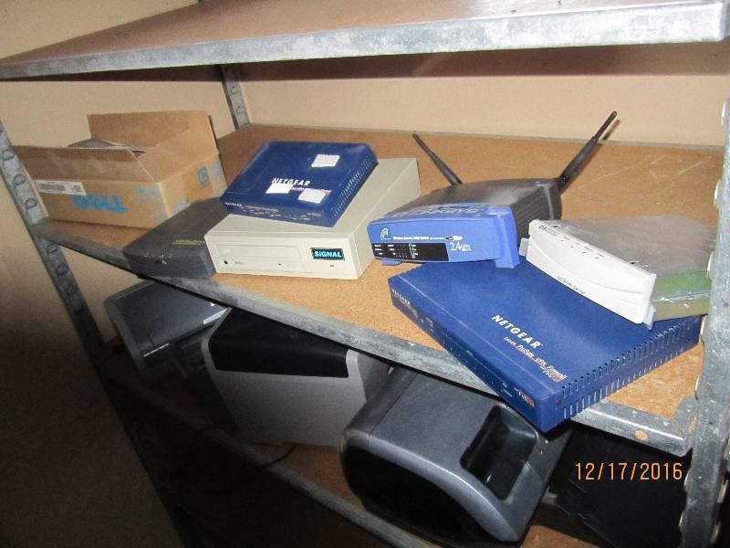 lot 123 image: Lot of assorted electronics...