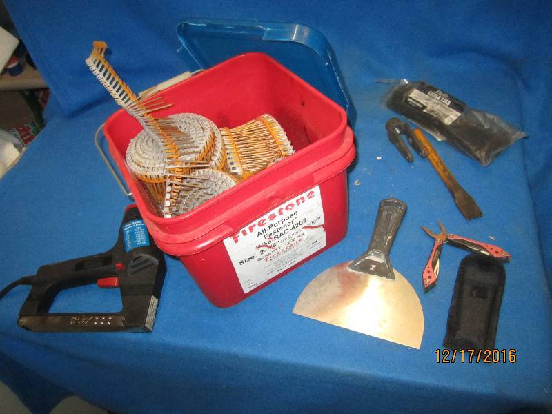 lot 124 image: Nail gun nails, stapler, Cabellas p...