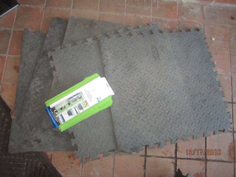 lot 125 image: Interlocking floor pads, new show o...