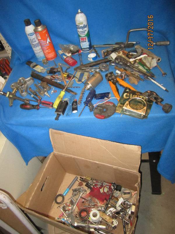 lot 127 image: Large lot of automotive and hand to...