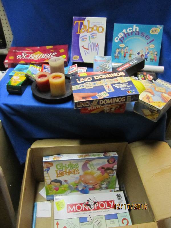 lot 135 image: Lot of games and candles...