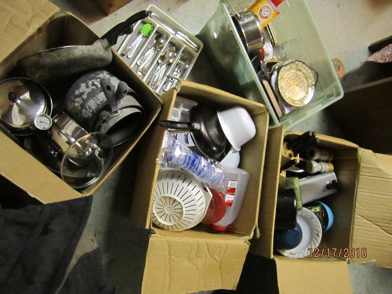 lot 139 image: 4 boxes of quality kitchenware...