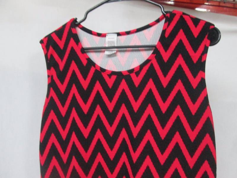 White Mark Catherine Ruffle Trim Shift Dress in Fuchsia