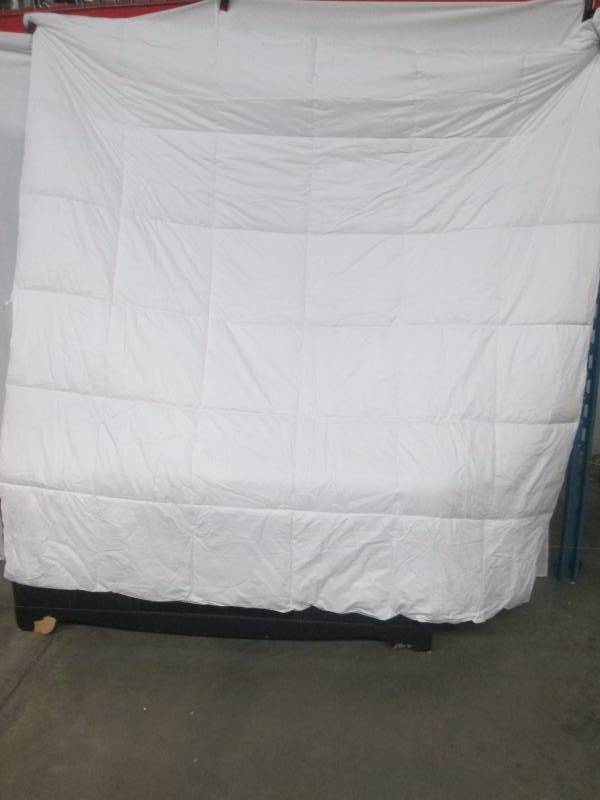 Naples 700TC FullQueen Down Alternative Comforter