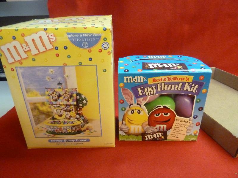 Department 56 Easter Bunny House