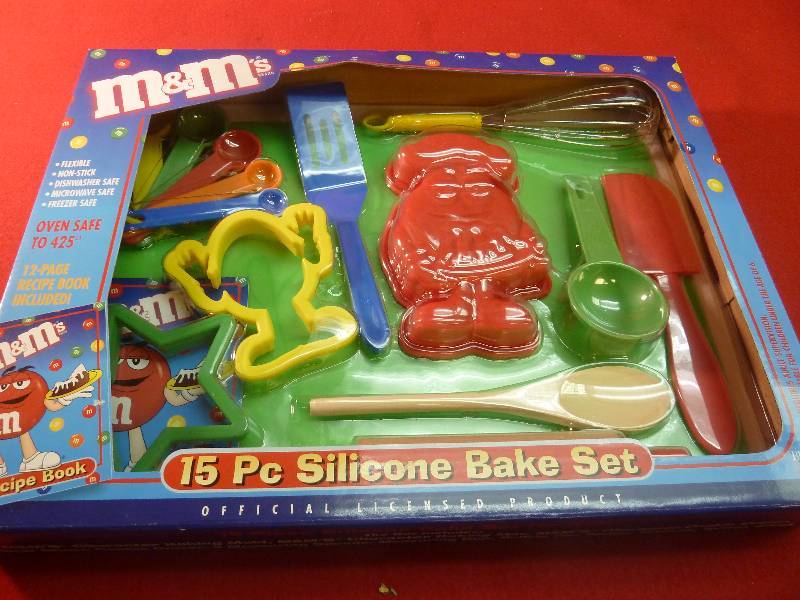 Fifteen Piece Silicone Bake Set