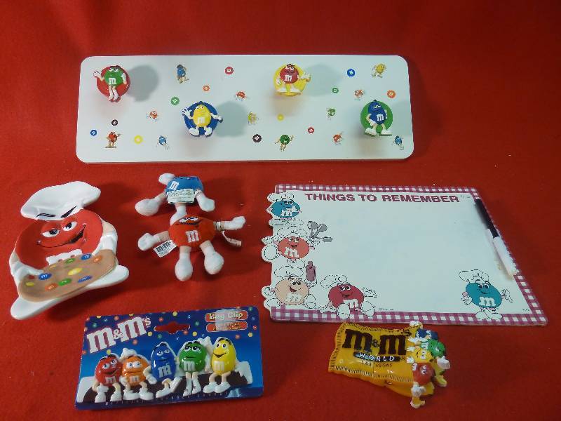 M&M Collectibles - Kitchen