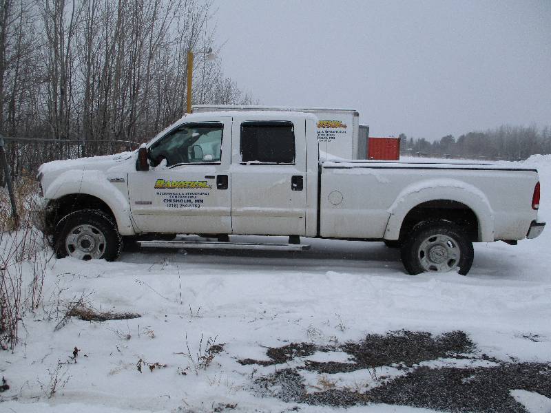 lot 3 image: 2005 Ford F-350 Super Duty Diesel 4x4