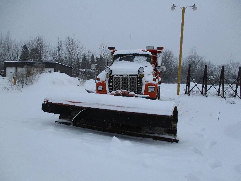 lot 5 image: 1991  Ford PlowDump Truck