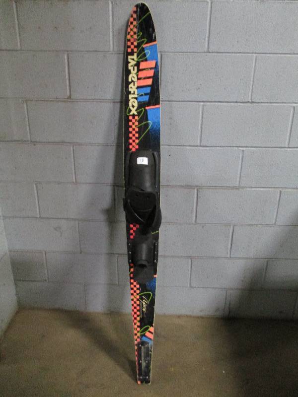 lot 18 image: Slalom Water Ski