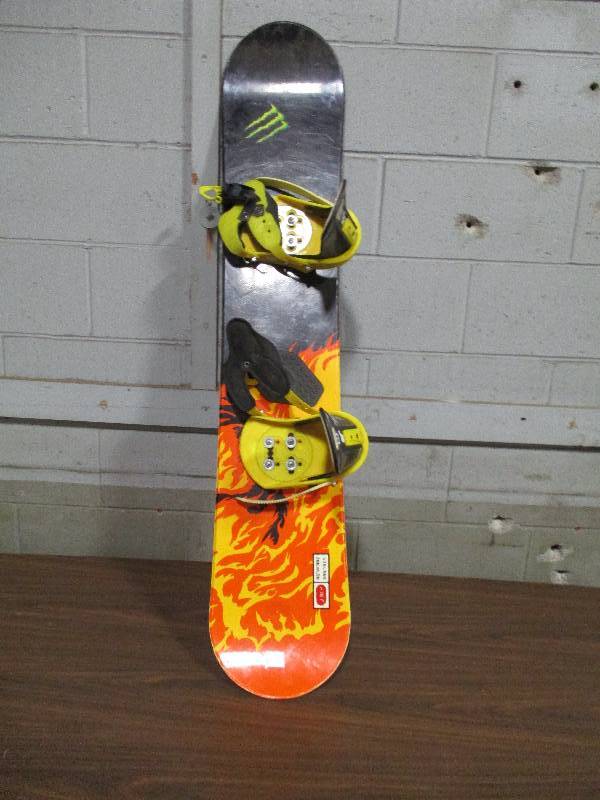 lot 66 image: Heel Slide Snowboard