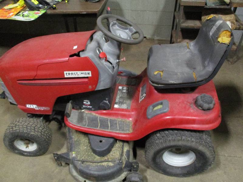 lot 68 image: Craftsman DLT 200 Lawn Tractor