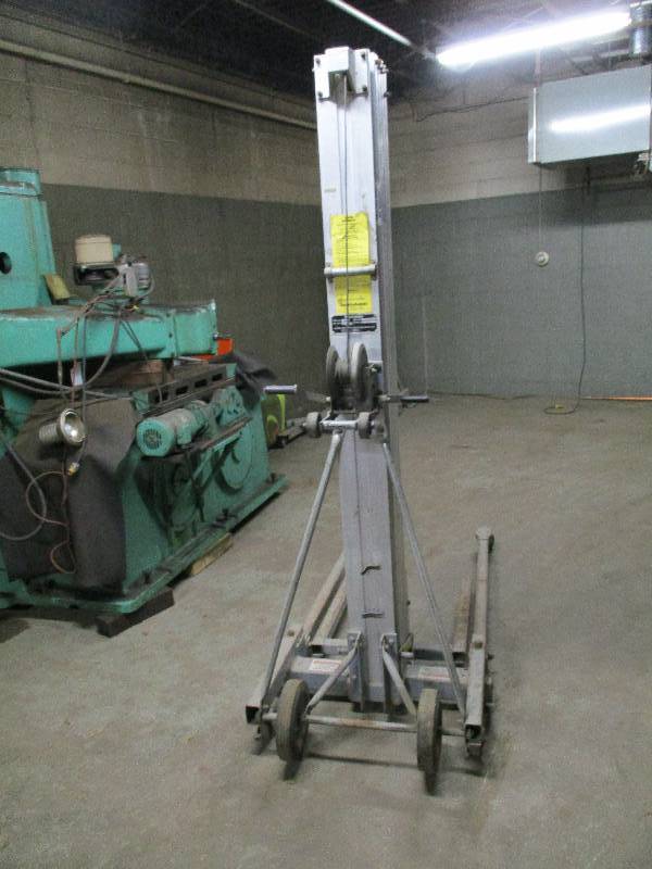 lot 98 image: Genie Superlift