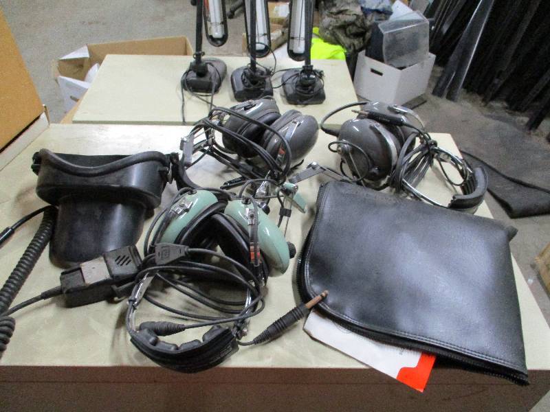 lot 78 image: 4 Pilot Aviation Headsets