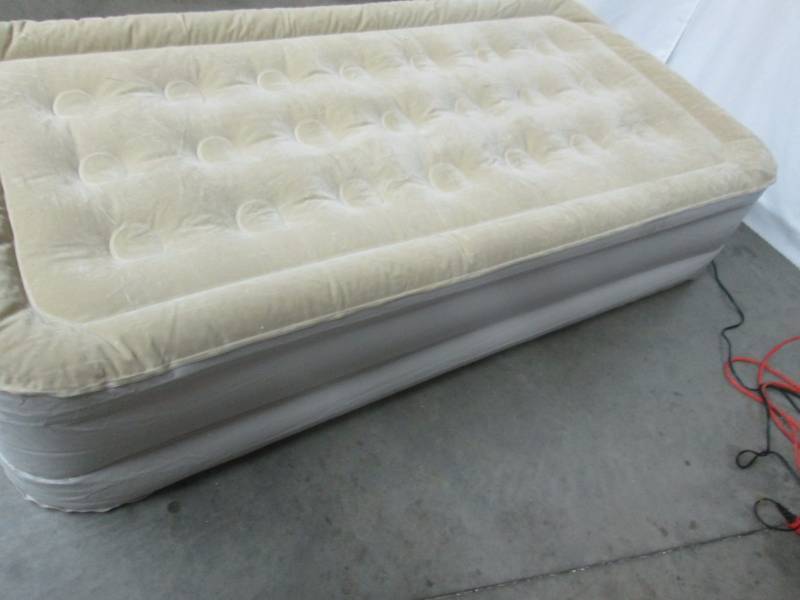 Serta Twin 16 Raised Airbed with Insta III AC Pump