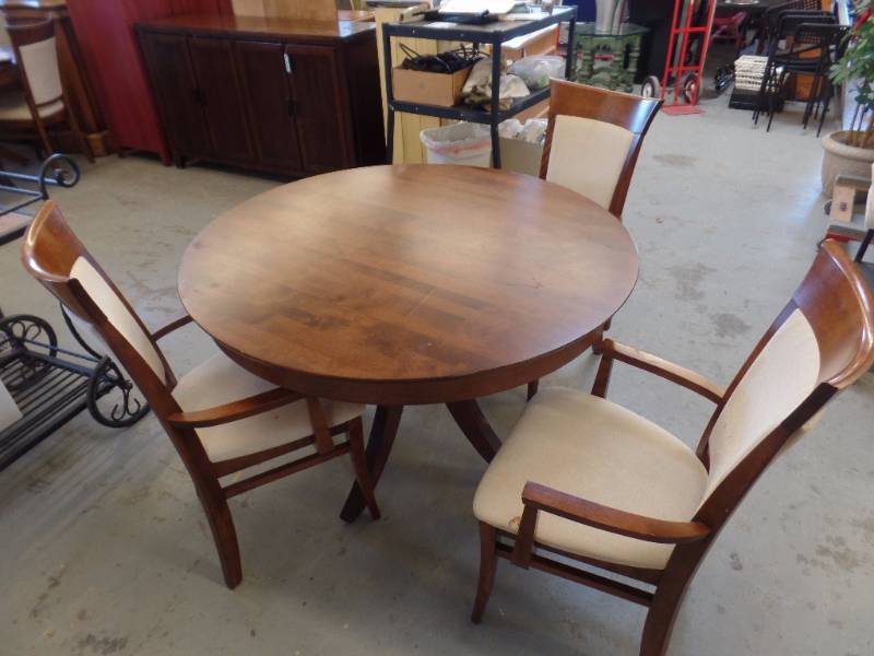 Dinning Table and Chairs