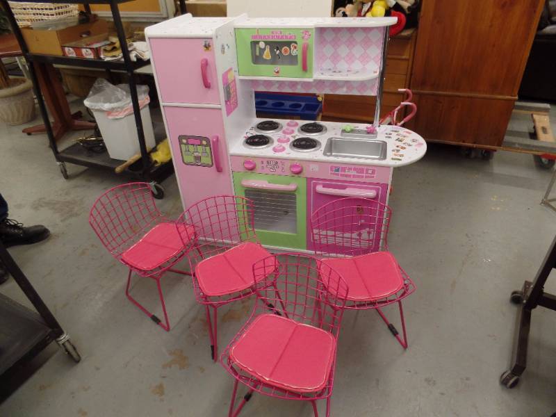 Play Kitchen Set Up