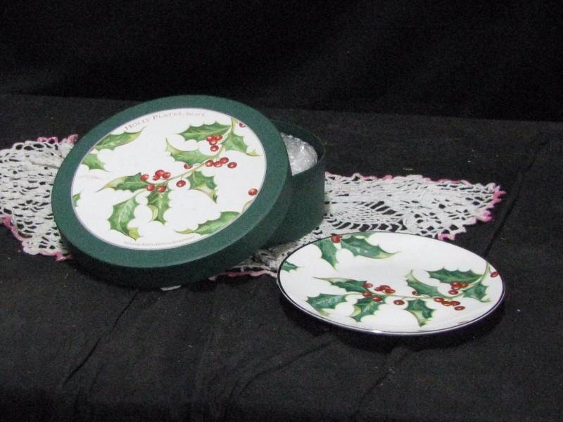 Holly Plates