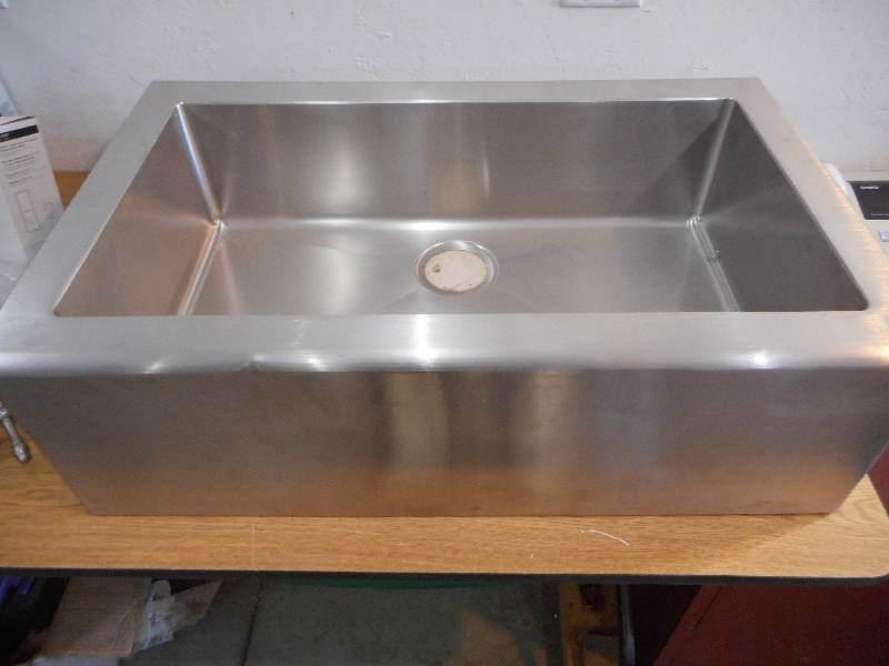 lot 2 image: STAINLESS STEEL SINK 33