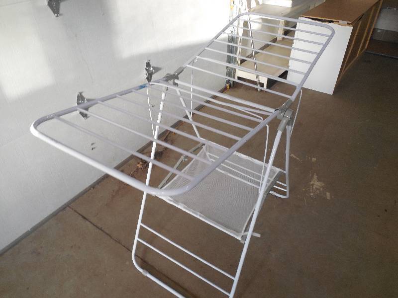 lot 16 image: INDOOR LAUNDRY DRYER