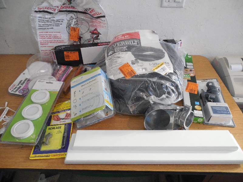 lot 24 image: LOT OF GOODIES