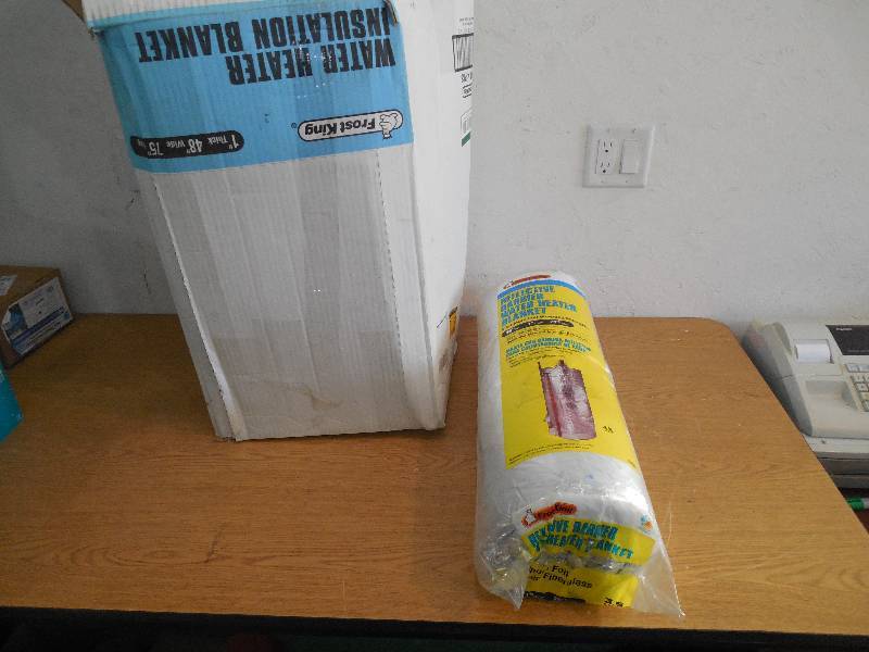 lot 26 image: 5 WATER HEATER BLANKETS