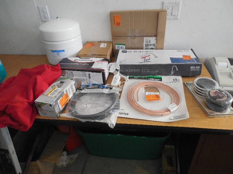 lot 33 image: LOT OF GOODIES