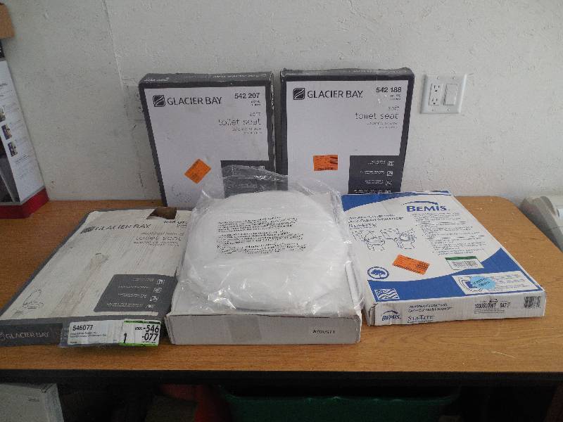 lot 43 image: 5 TOILET SET LOT