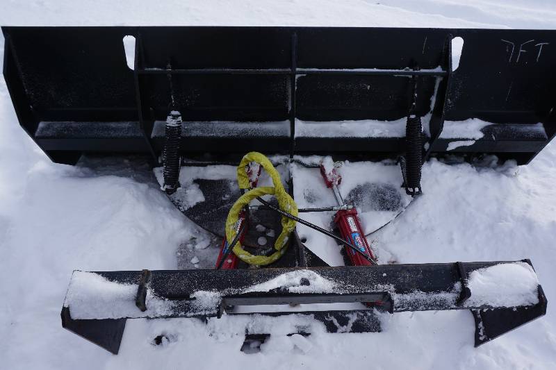 Universal Mount Bobcat Skid Loader Skid Steer 7 Snow Plow Attachment