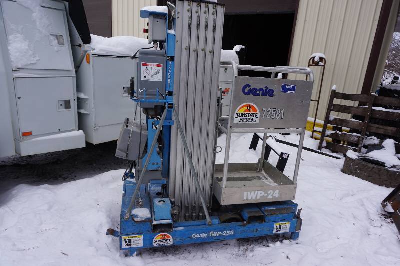 Genie Model IWP-25S ElectricHydraulic Platform Man Lift