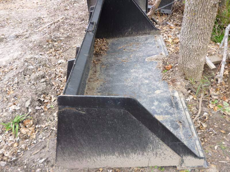 Universal Mount Bobcat Skid Loader Skid Steer 80 Snow Bucket