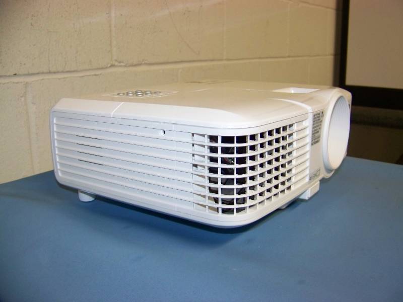 lot 10 image: Mitsubishi, EX240U, DLP Projector with HDMI Input